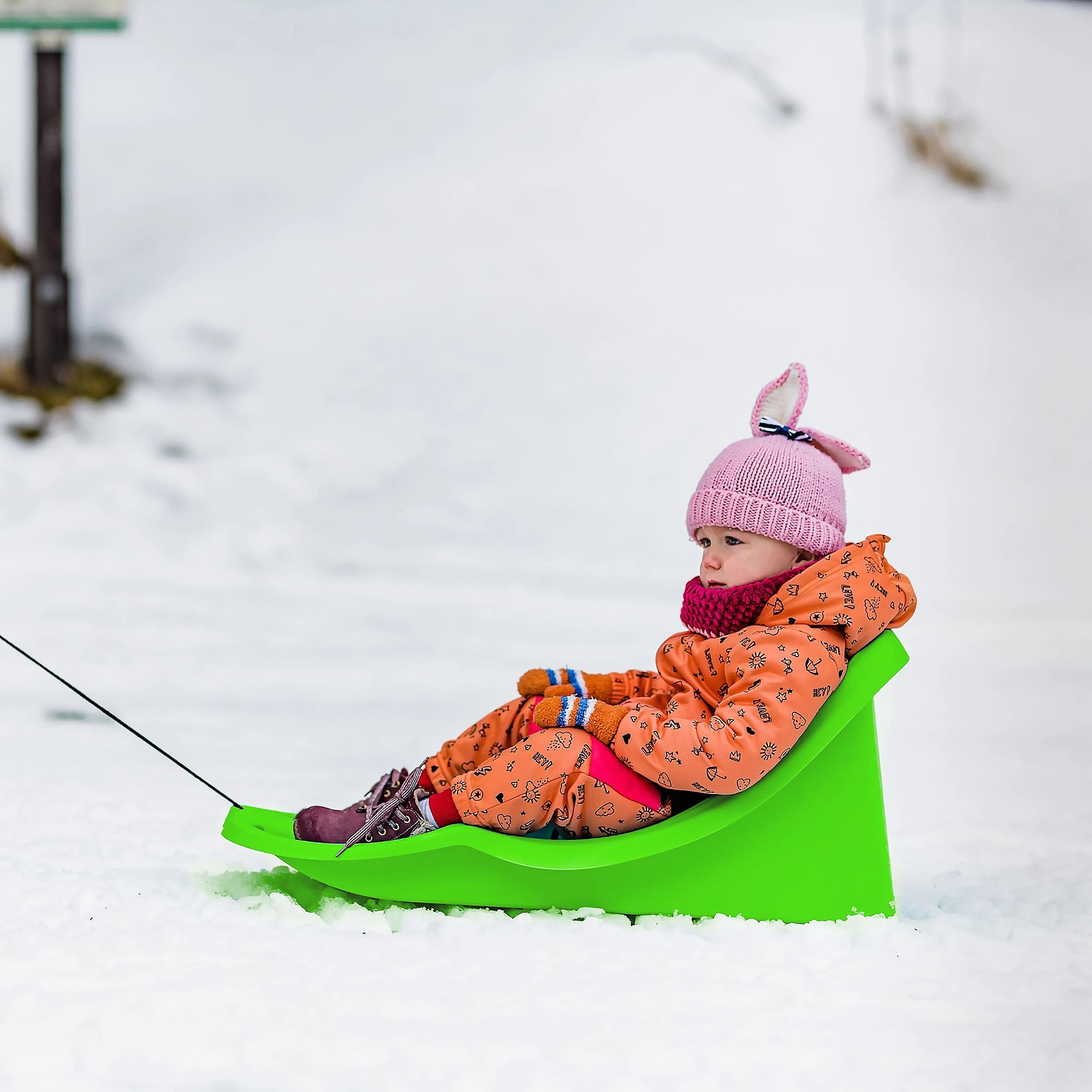 Baby sled with safety harness and pull rope Powershot