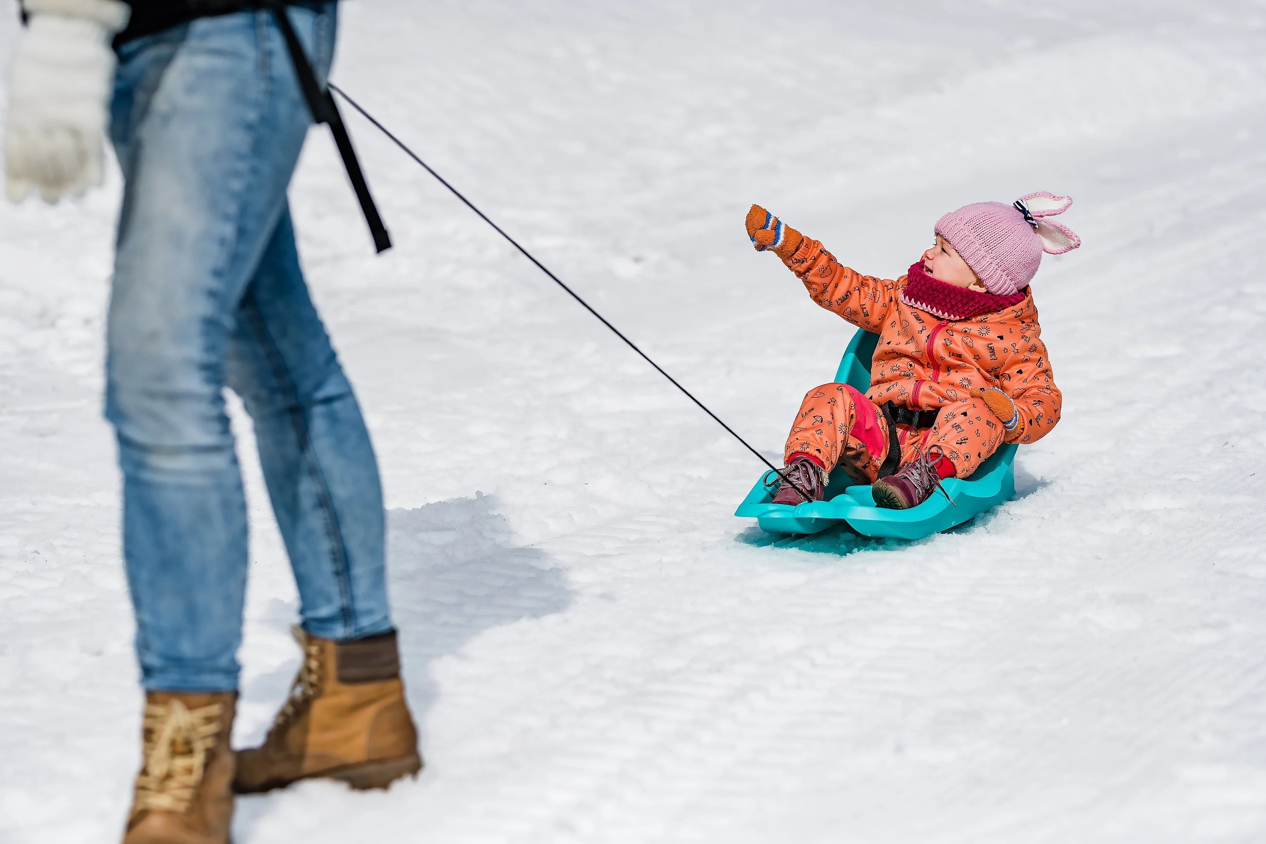 Baby sled with safety harness and pull rope Powershot