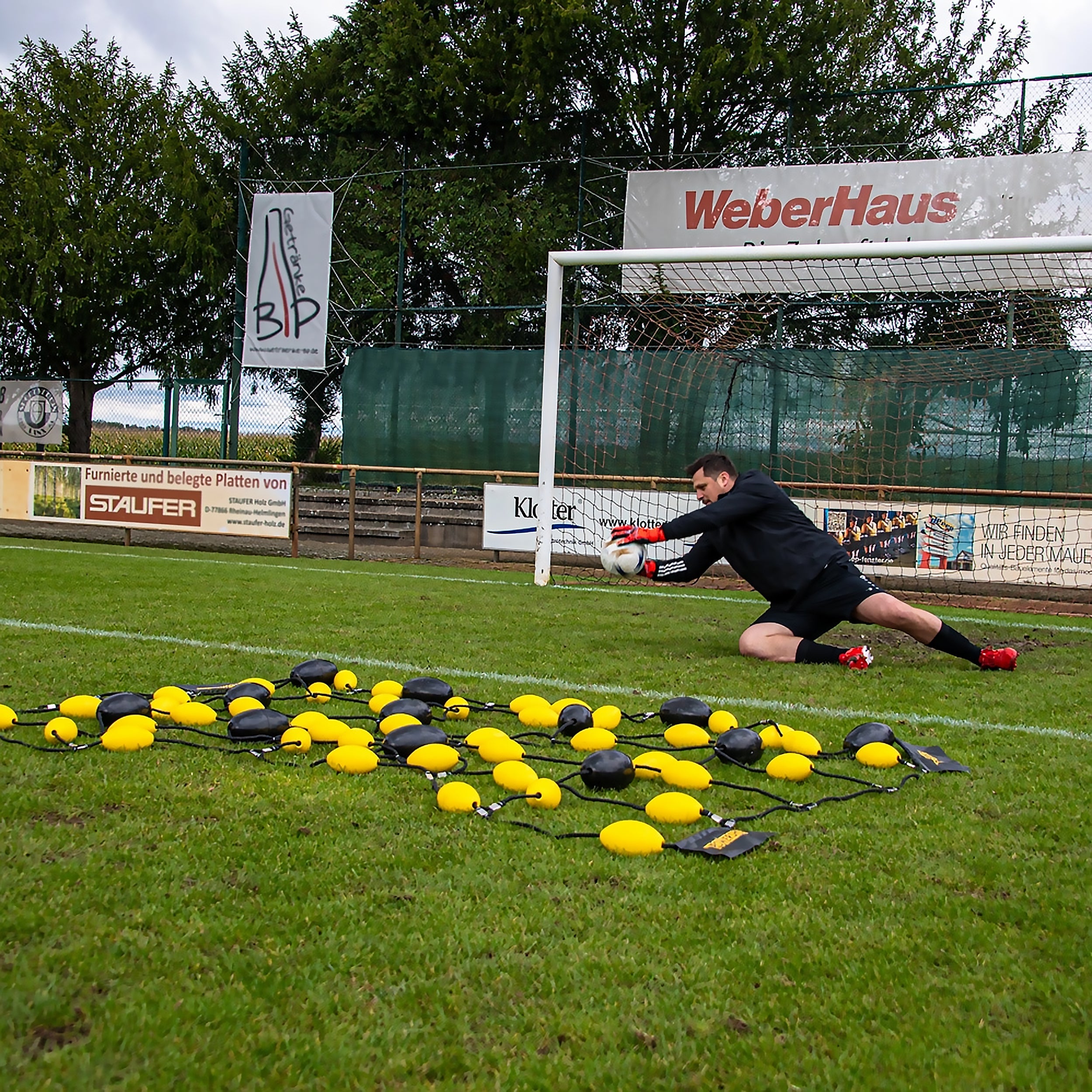 Floor deflector for goalkeeper - 275cm x 185cm with anchors and bag Powershot