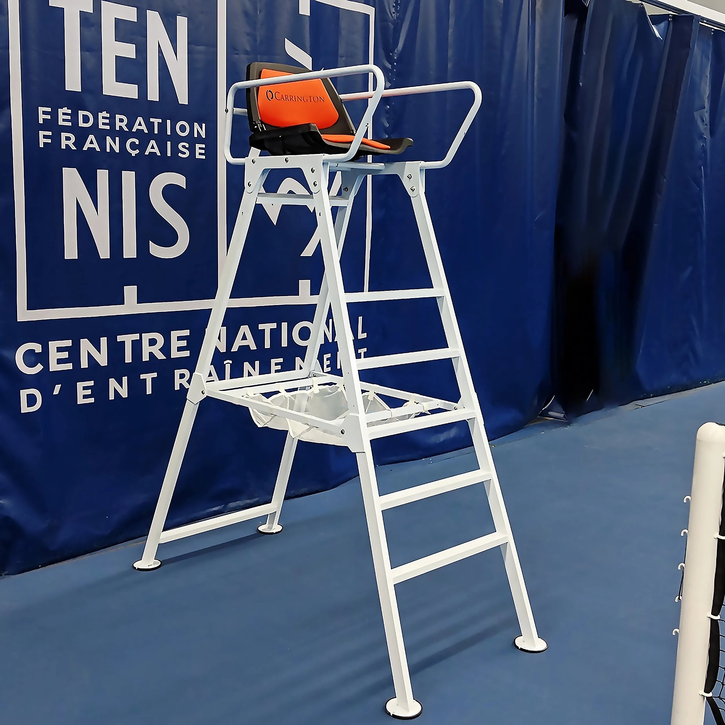 Umpire chair in aluminium Carrington