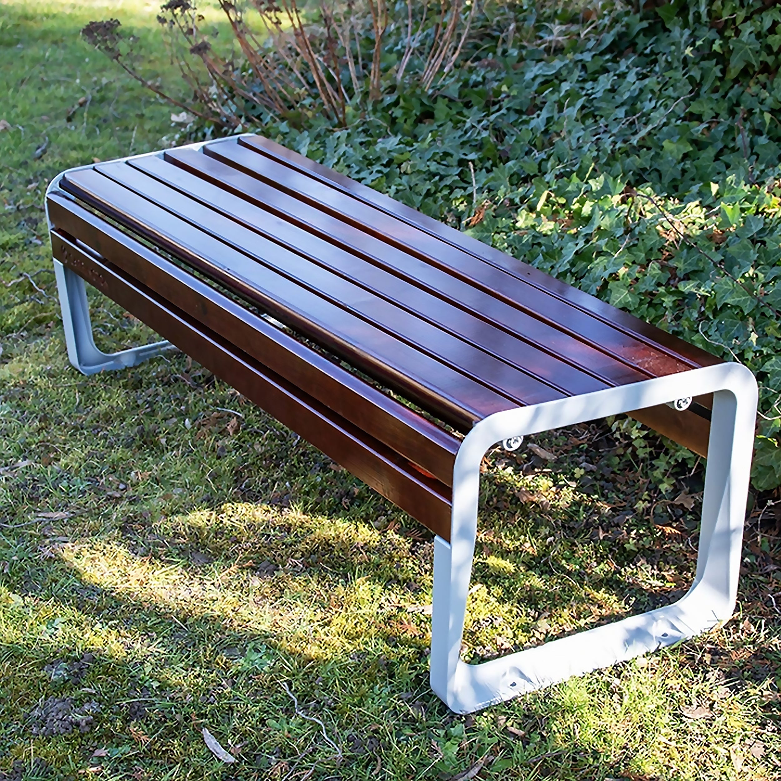 Premium wooden bench - 146cm Carrington