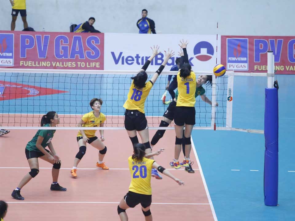 Poste central de voleibol fijo para competiciones