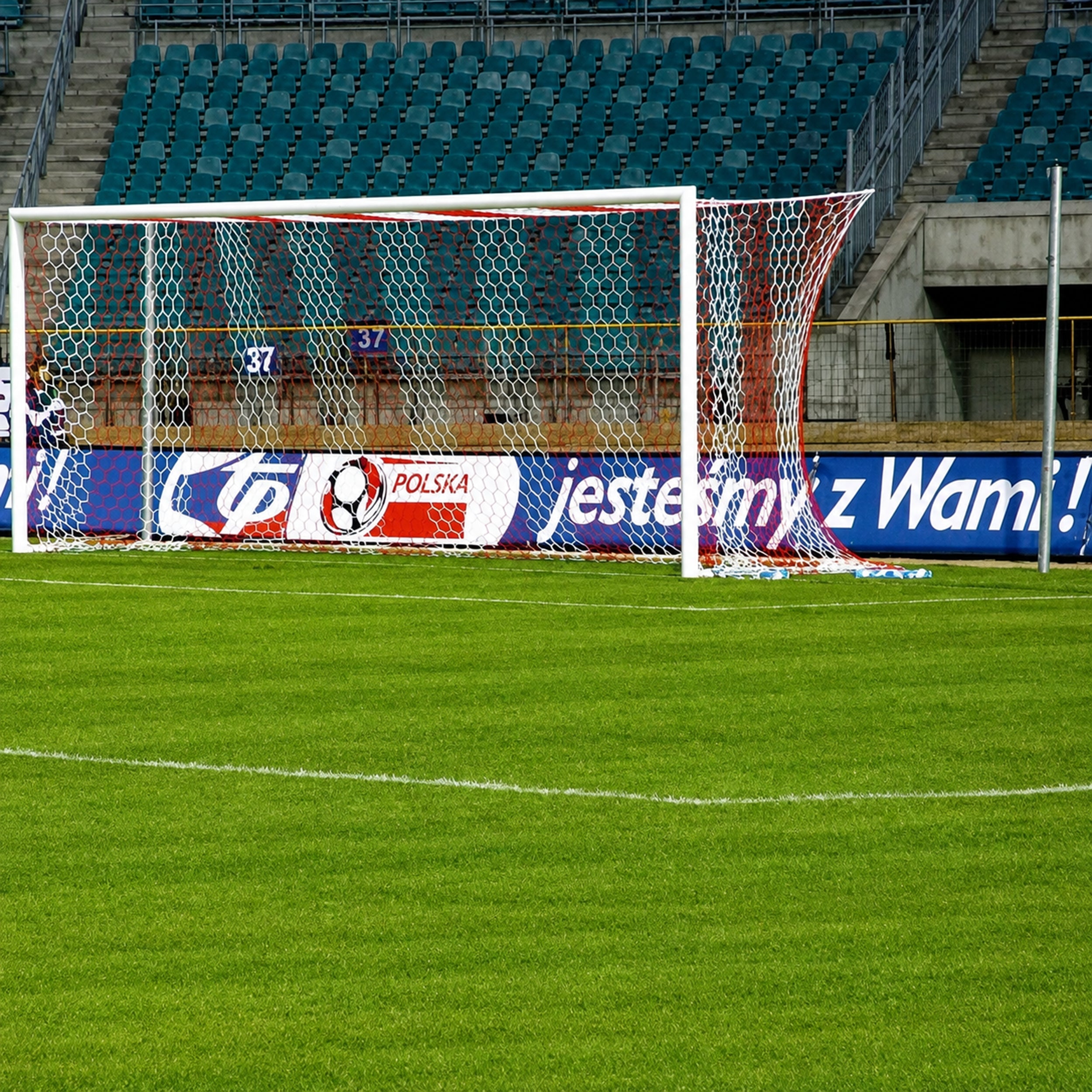 Football goal aluminium - 7.32m x 2.44m with net and lifting system Powershot