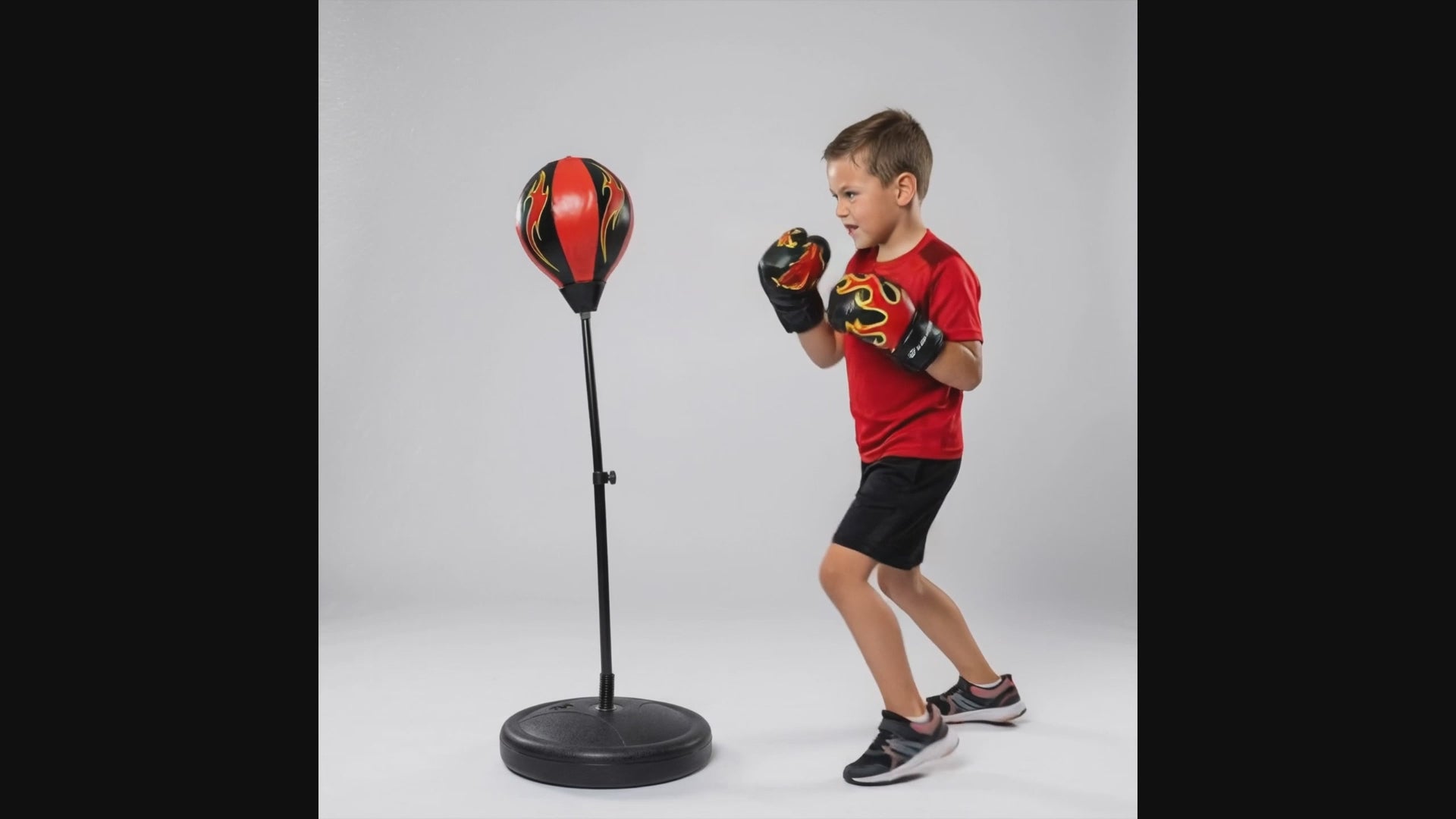 Saco de boxeo de pie con guantes de boxeo - Niños
