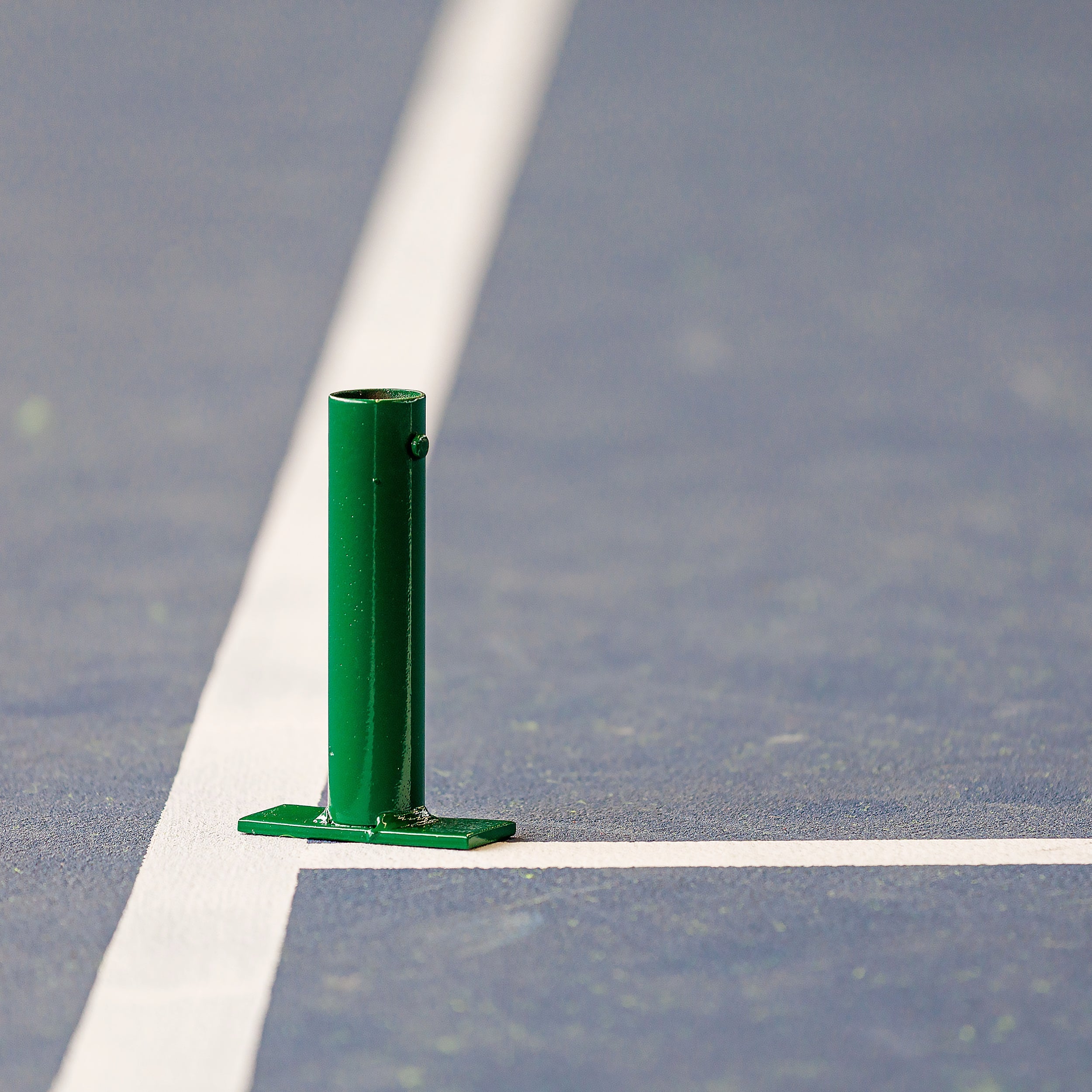 Sealing bracket for tennis net regulator Carrington