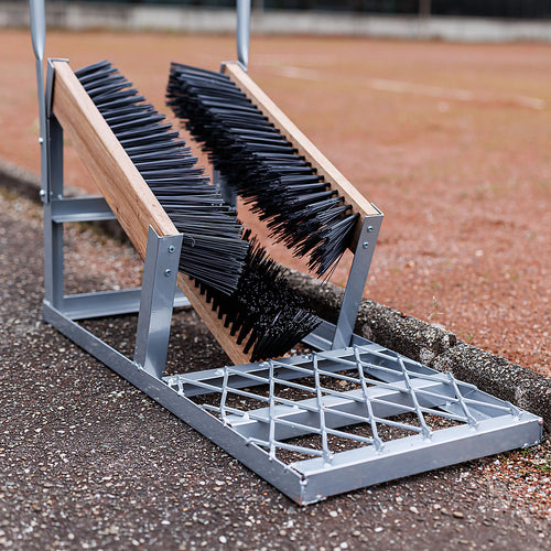 Shoe brush for sports fields with support handle Carrington