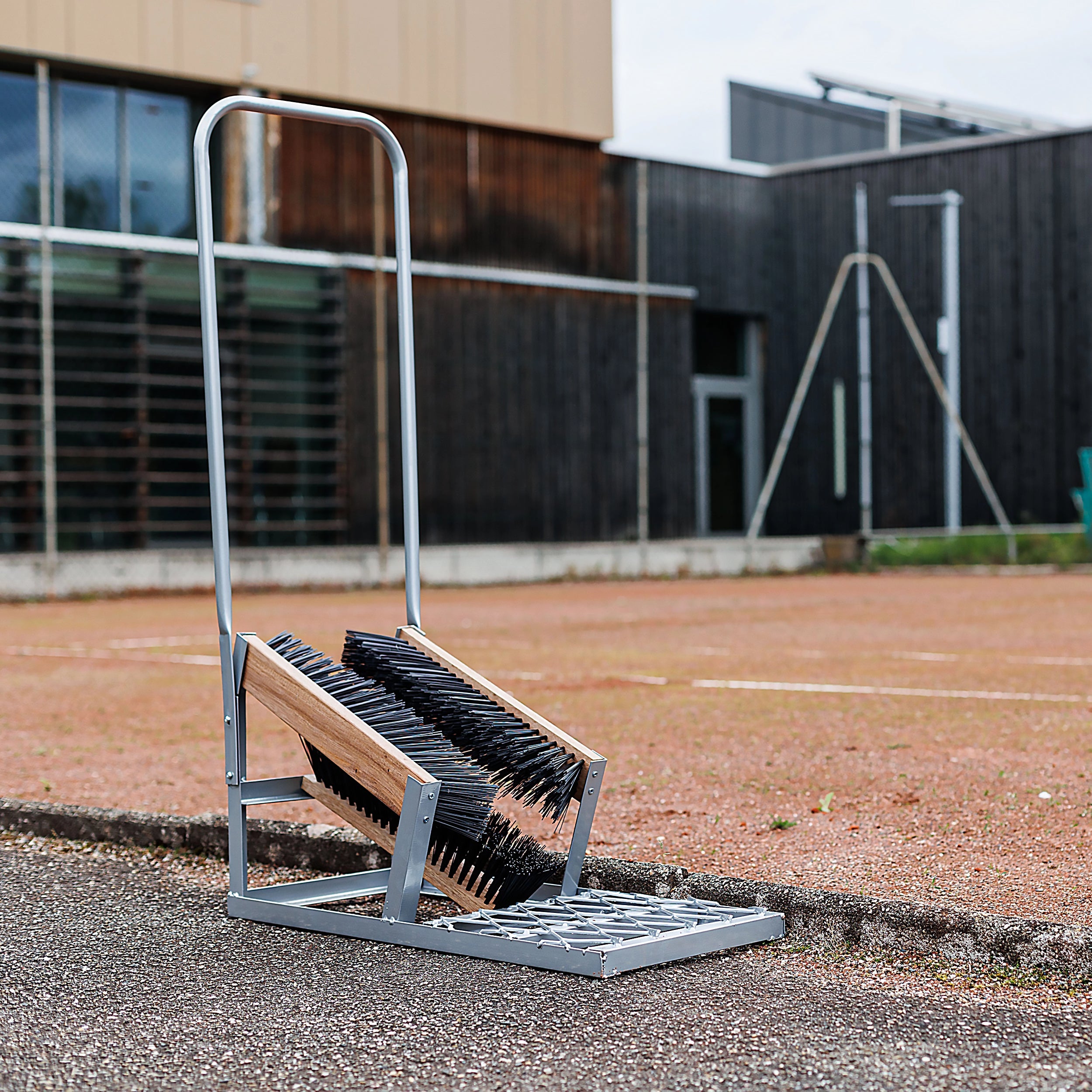 Shoe brush for sports fields with support handle Carrington